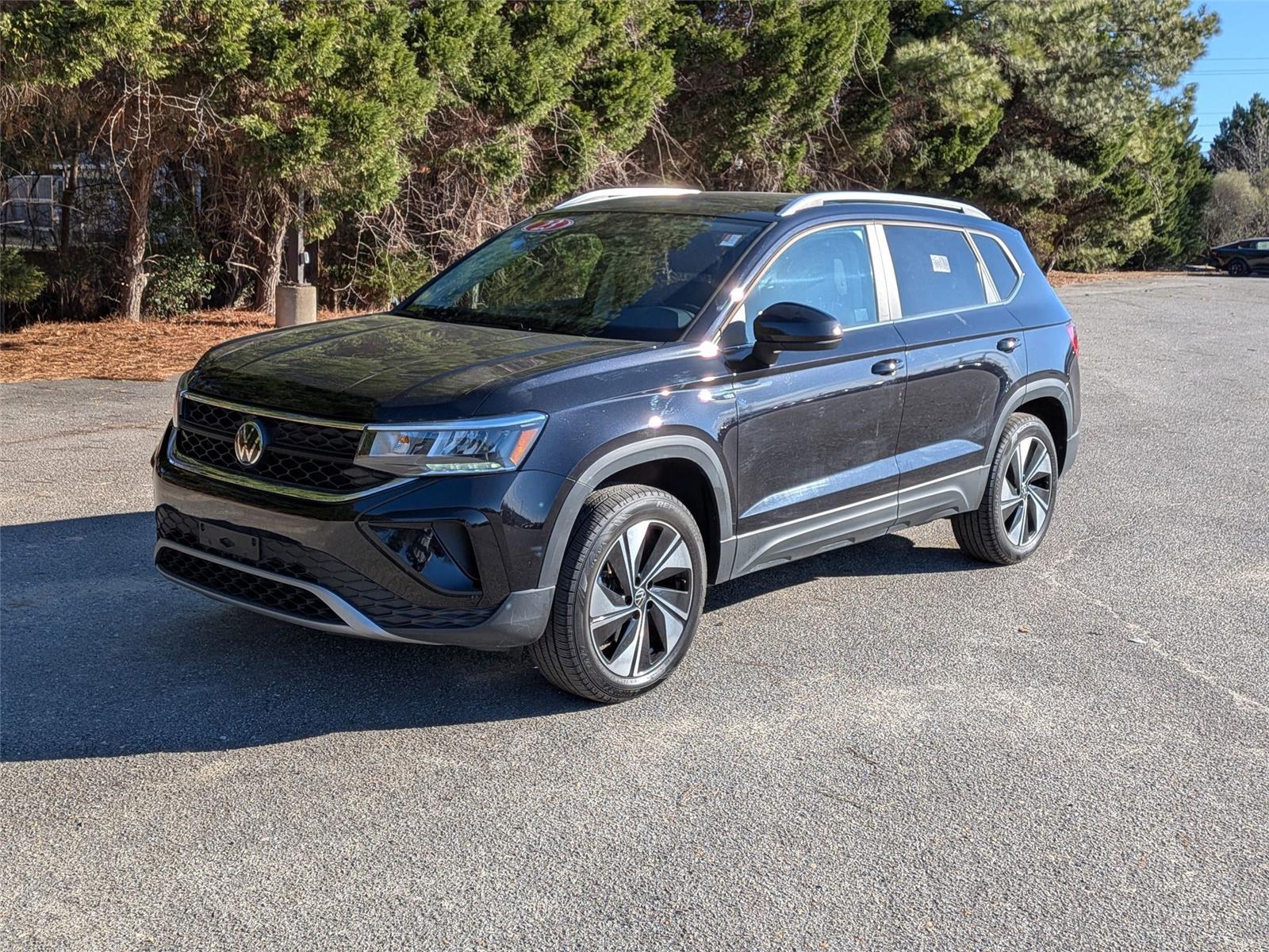 2023 Volkswagen Taos SE's photo