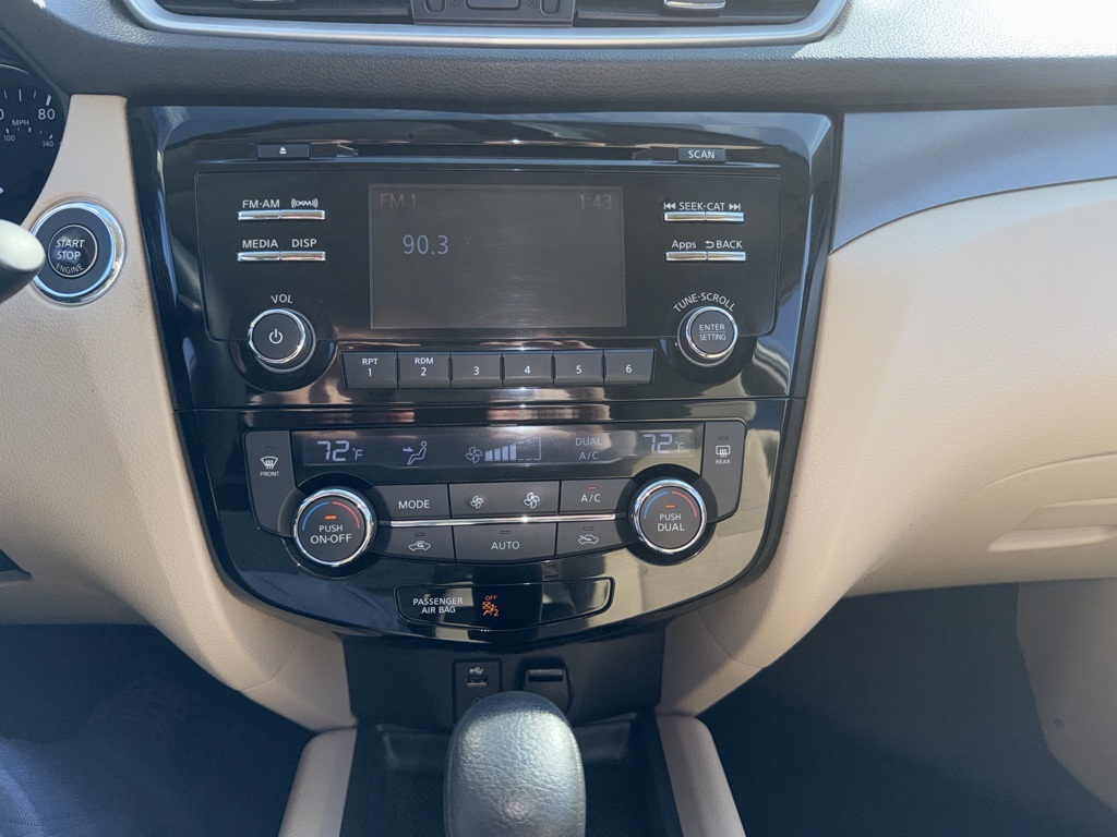 2016 Nissan Rogue SV photo 13