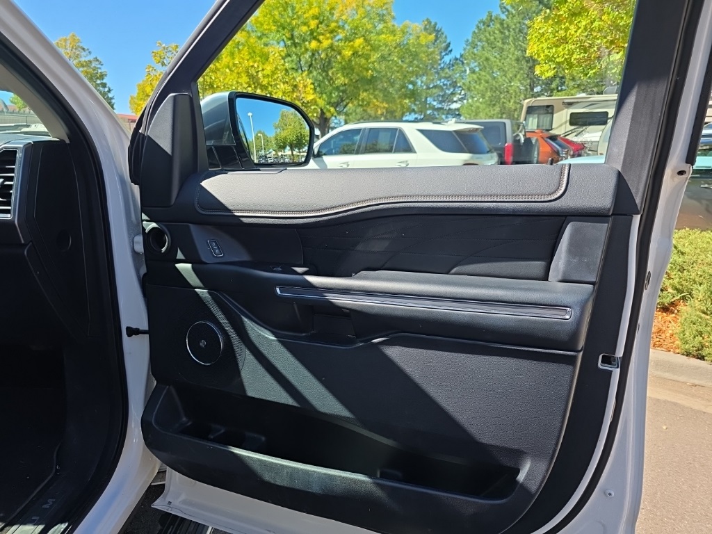2019 Ford Expedition MAX Platinum photo 17