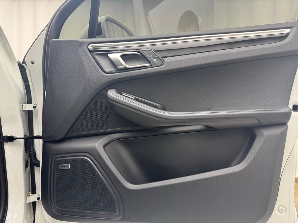 2022 Porsche Macan Base photo 17