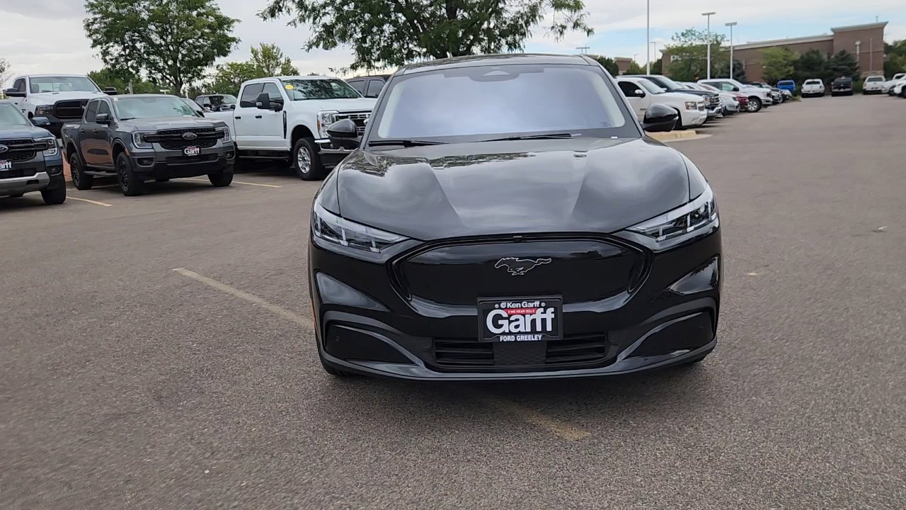 2025 Ford Mustang Mach-E Premium photo 4