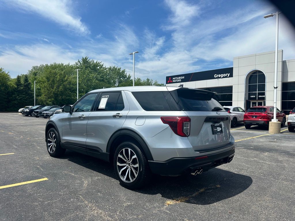 2021 Ford Explorer ST photo 4