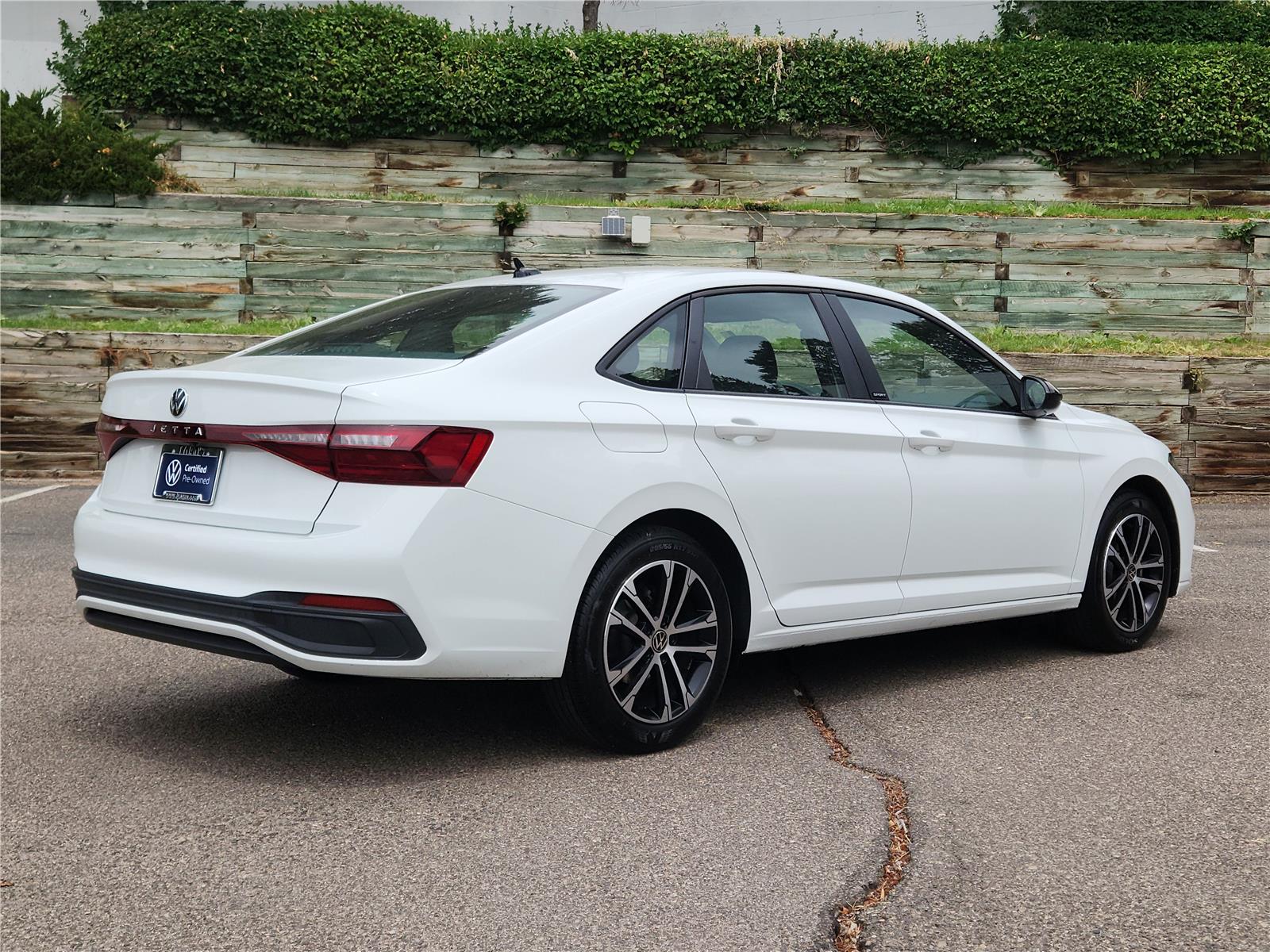 2025 Volkswagen Jetta Sport photo 2