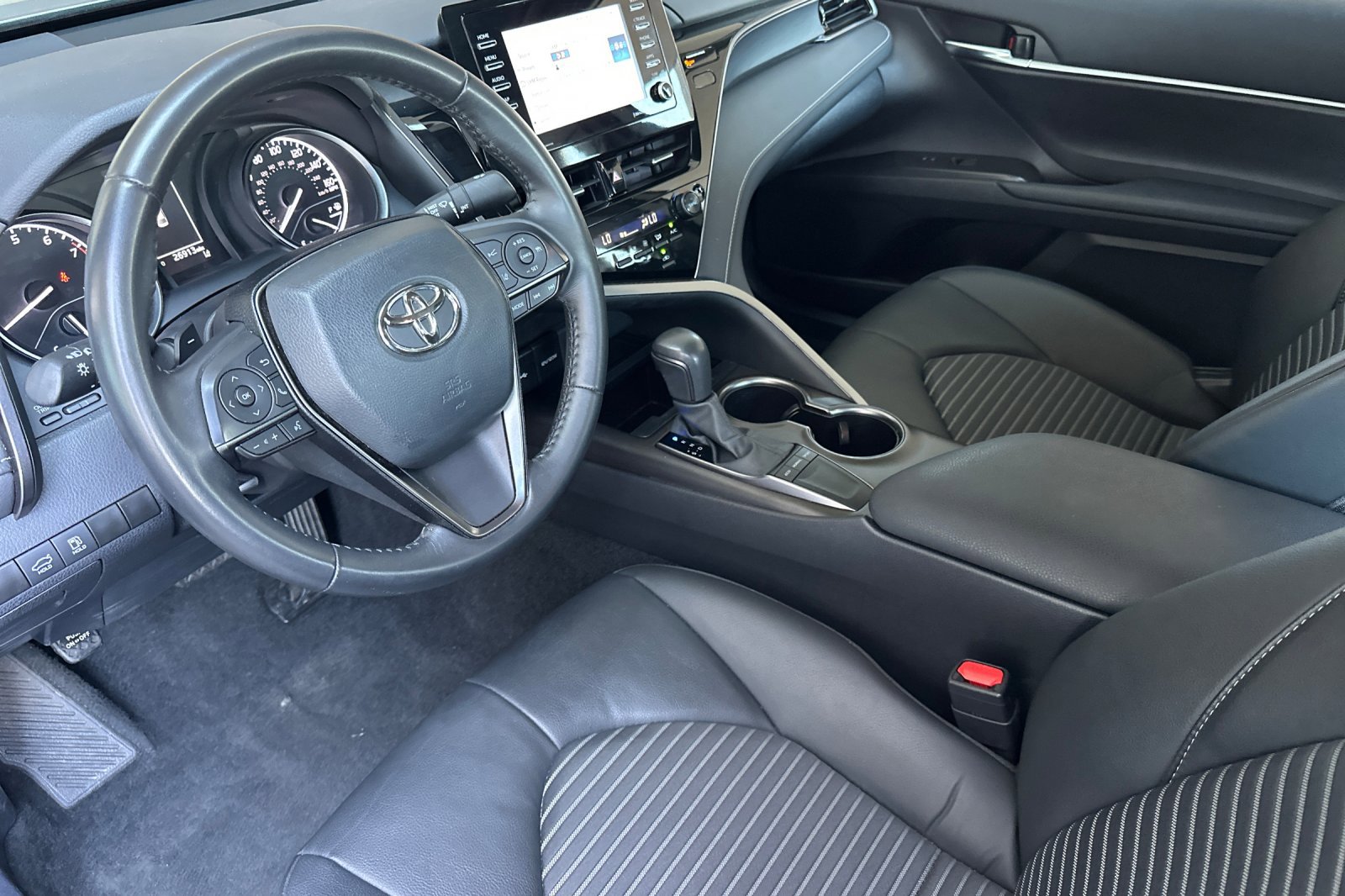2024 Toyota Camry SE photo 9