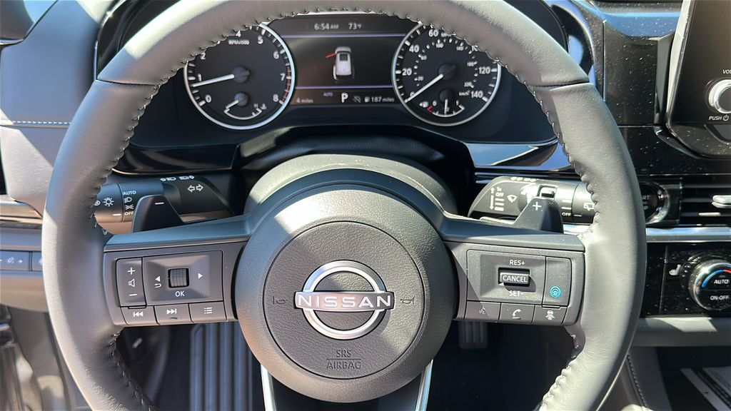 2025 Nissan Pathfinder SV photo 12