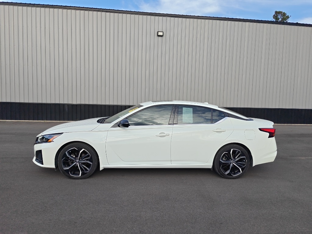 2023 Nissan Altima 2.5 SR photo 4