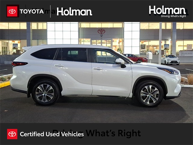 2024 Toyota Highlander XLE's photo