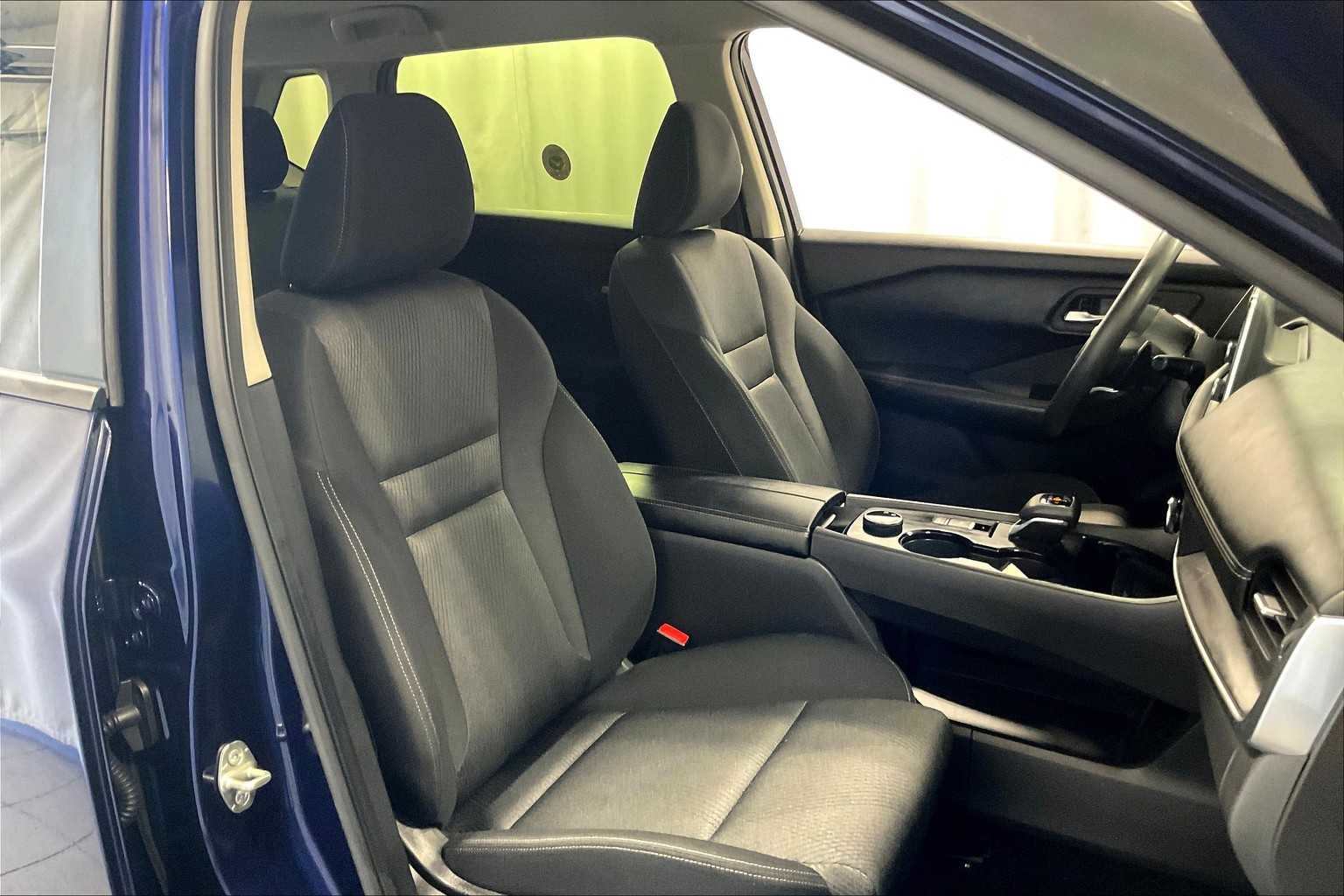 2024 Nissan Rogue SV photo 10