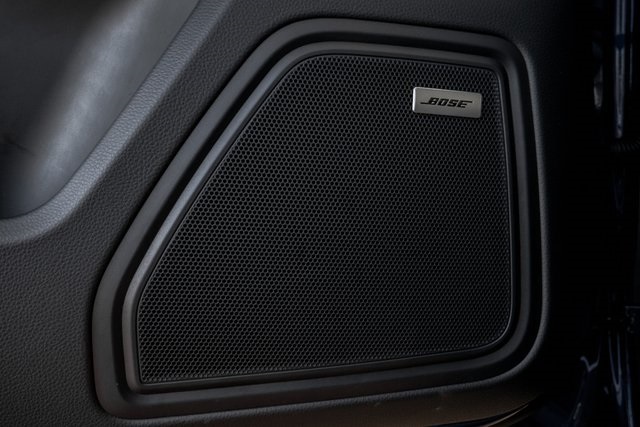 2025 Porsche Macan photo 3