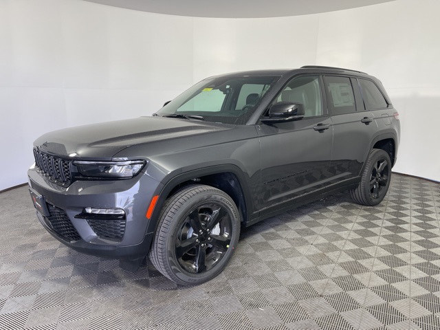 2025 Jeep Grand Cherokee Limited photo 3