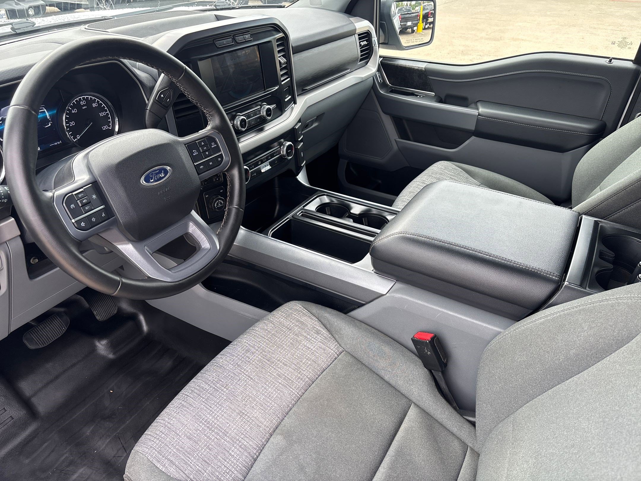 2023 Ford F-150 XLT photo 3