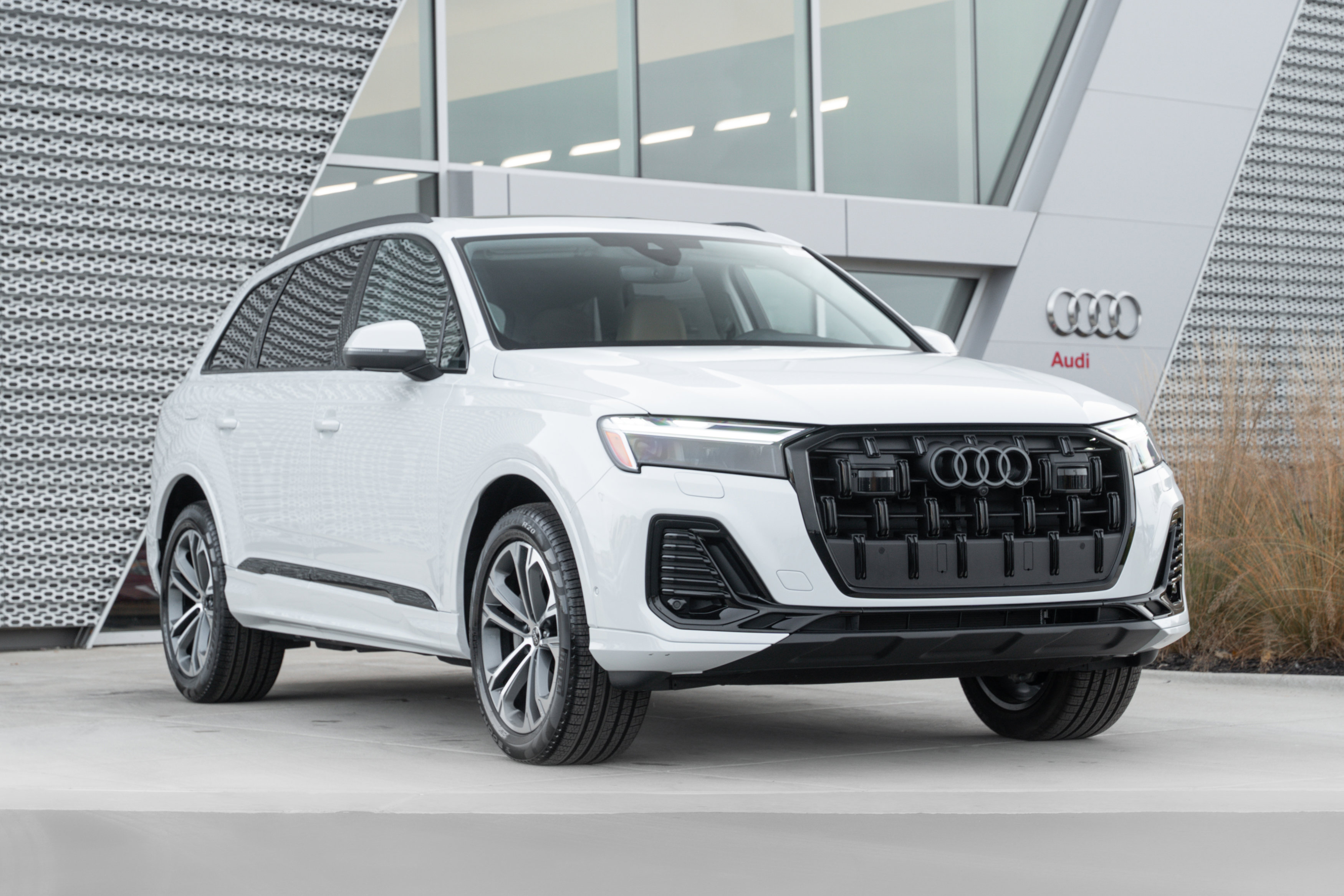 2025 Audi Q7 Premium Plus's photo