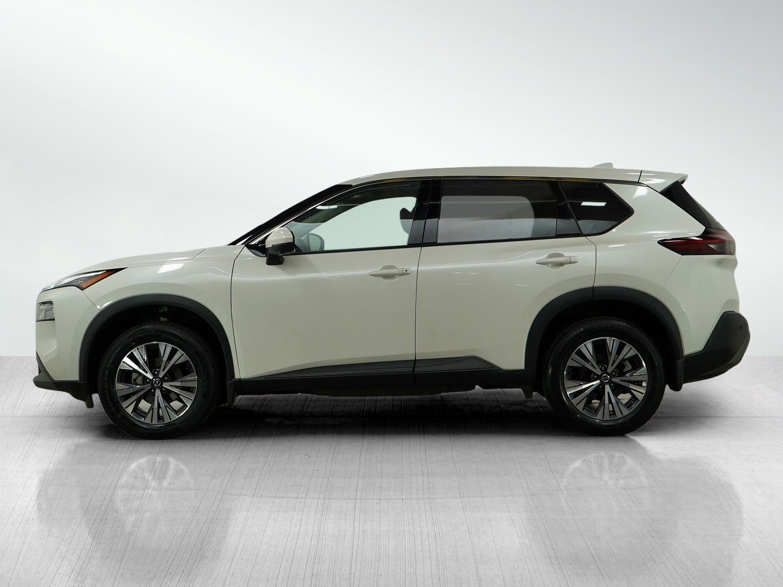 Used 2021 Nissan Rogue SV with VIN 5N1AT3BB8MC817552 for sale in Burnsville, Minnesota