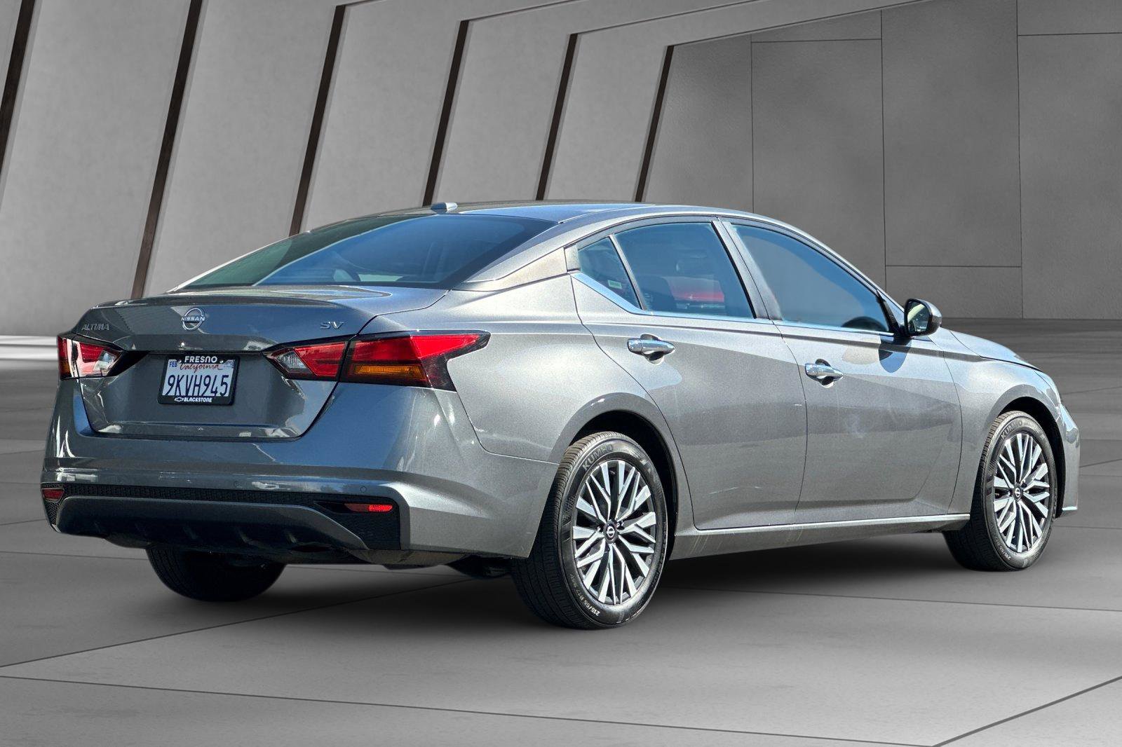 2024 Nissan Altima 2.5 SV photo 2