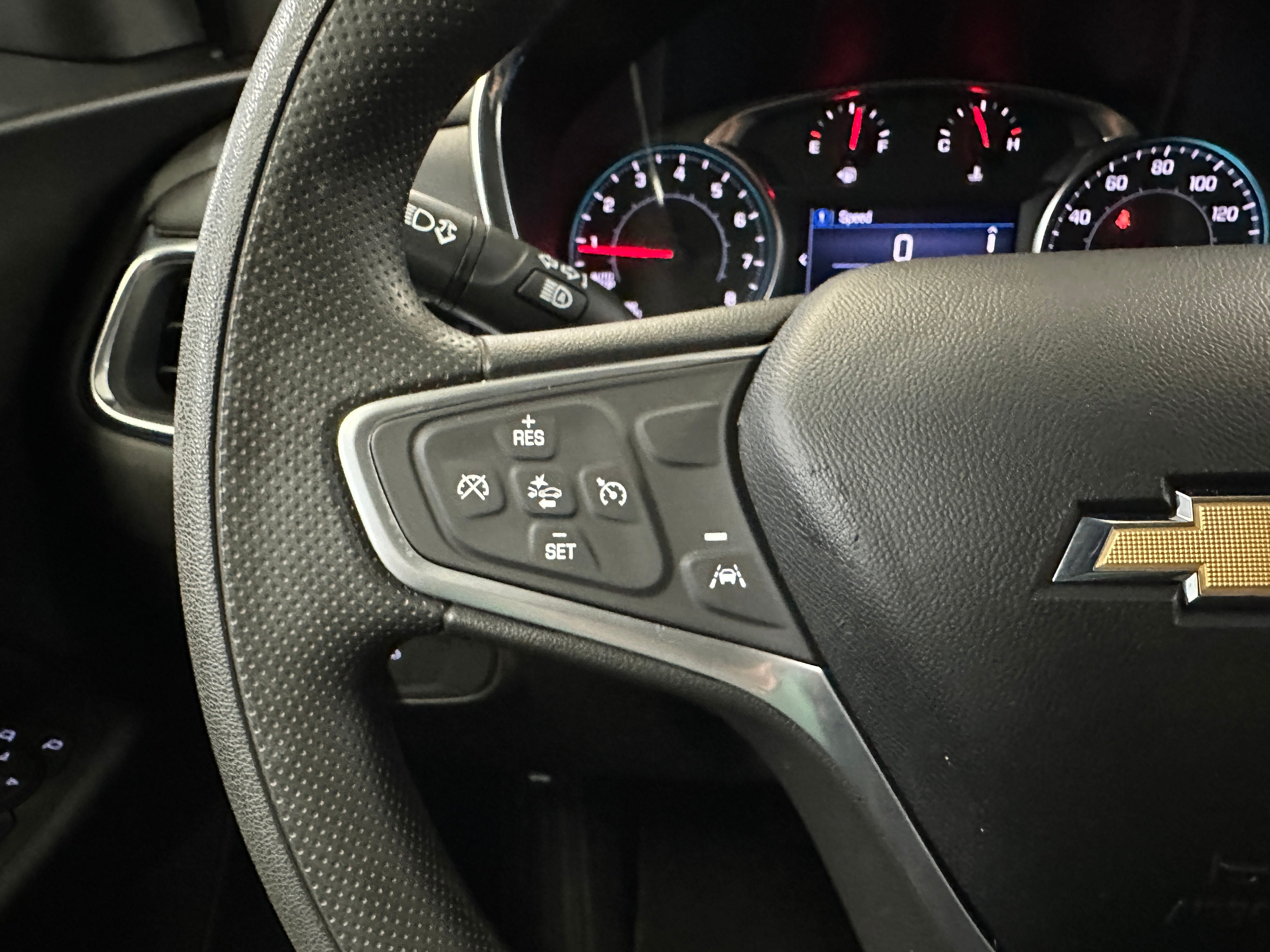 2023 Chevrolet Equinox LT photo 3