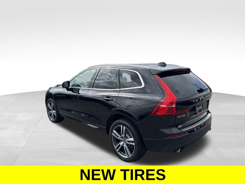 2021 Volvo XC60 T5 Momentum photo 3