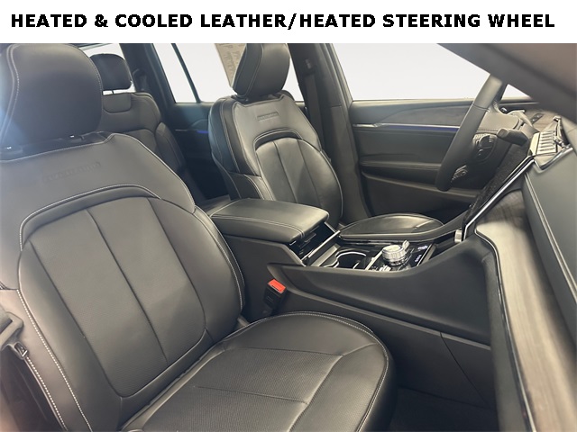 2024 Jeep Grand Cherokee Overland photo 3