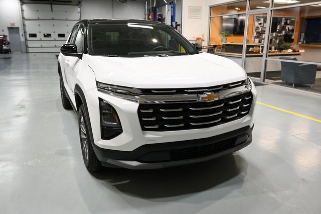 2026 Chevrolet Equinox LT photo 2