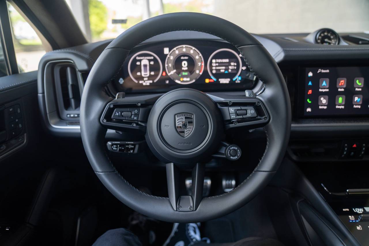 2025 Porsche Cayenne Turbo E-Hybrid Coupe photo 7