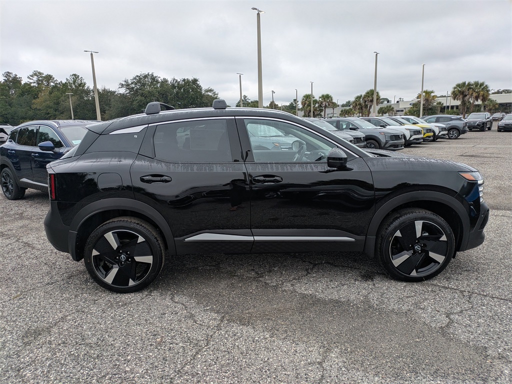 2026 Nissan Kicks SR photo 2