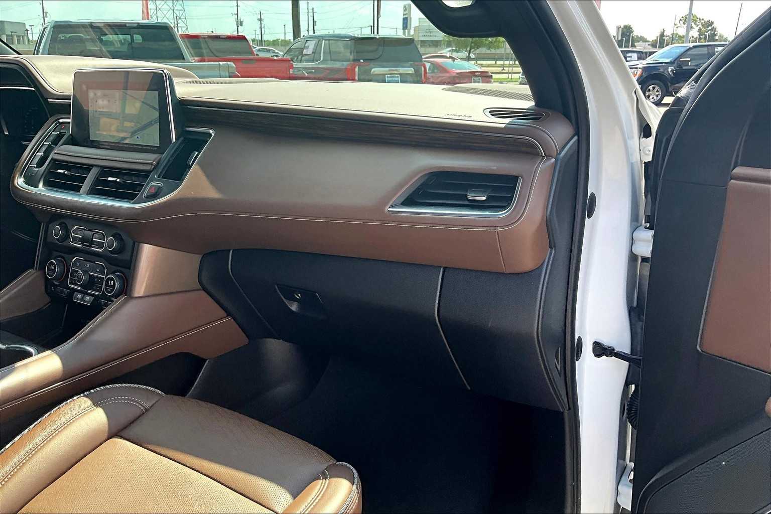 2023 Chevrolet Suburban High Country photo 17