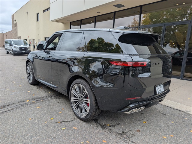2025 Land Rover Range Rover Sport SE photo 4