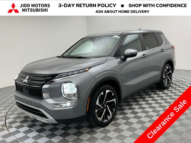 2024 Mitsubishi Outlander SE's photo