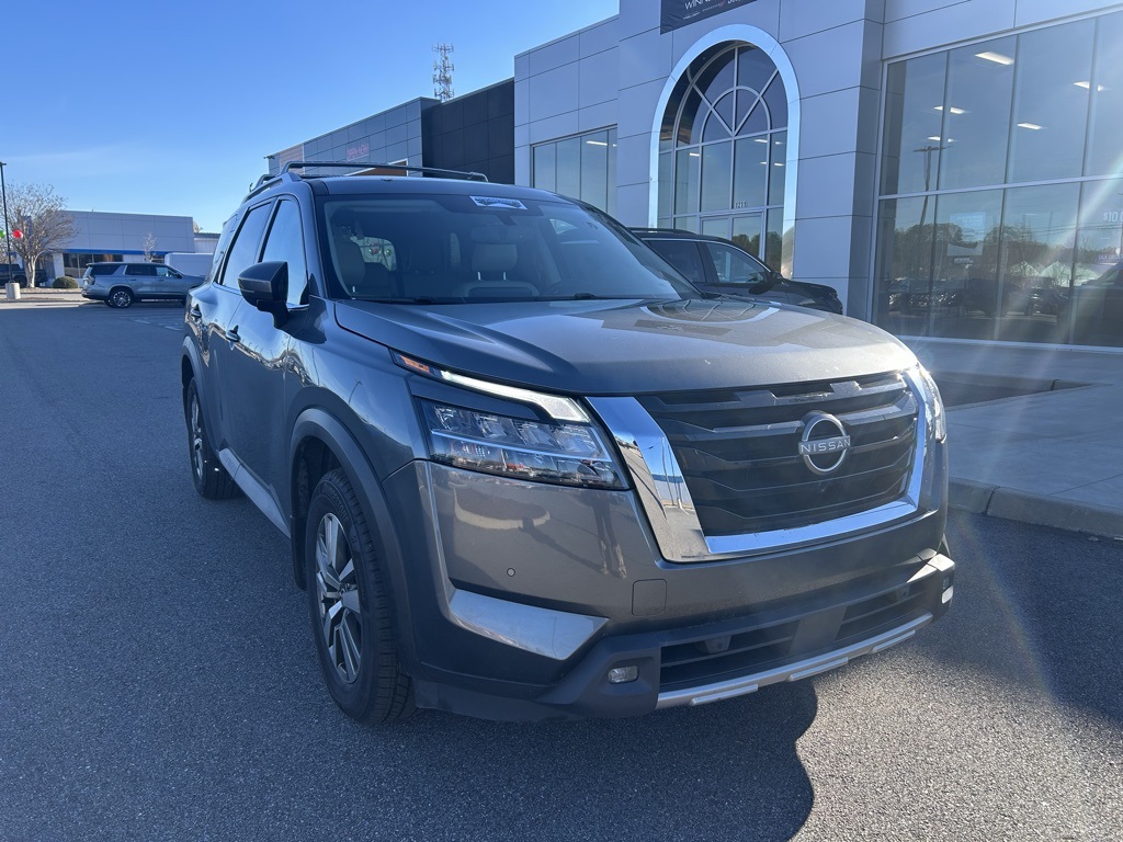 2022 Nissan Pathfinder SL's photo