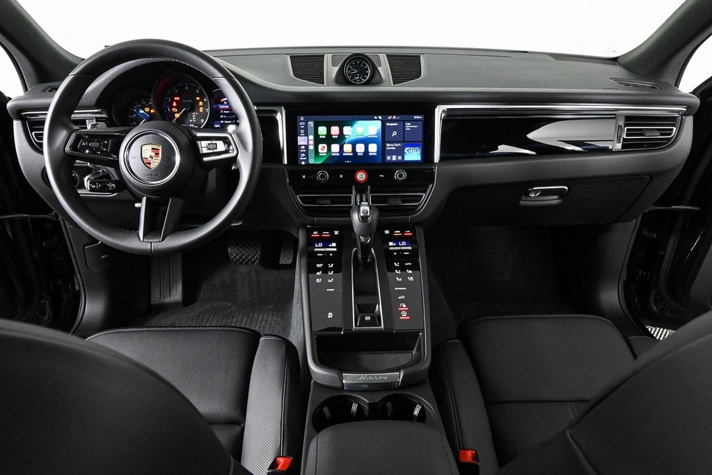 2025 Porsche Macan T photo 16