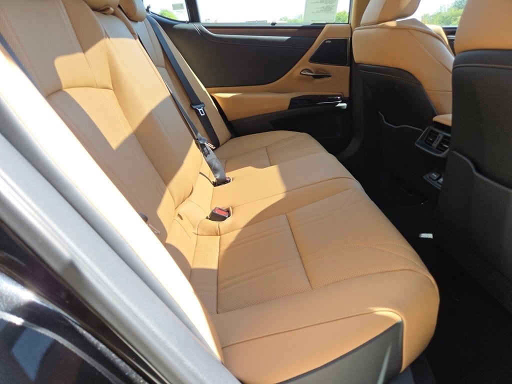 2025 Lexus ES 350 Ultra Luxury photo 3