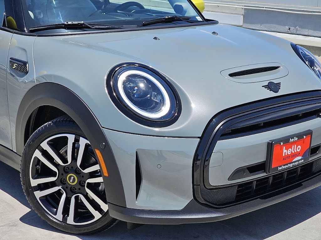 2023 Mini Cooper SE Iconic photo 2