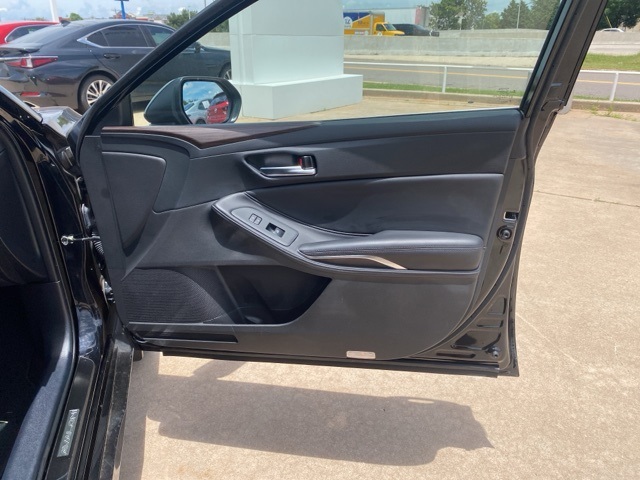 2022 Toyota Avalon Hybrid XLE Plus photo 10