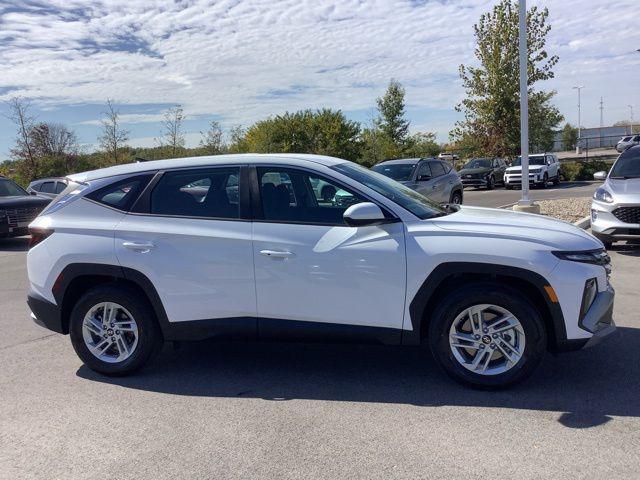 2026 Hyundai Tucson SE photo 4