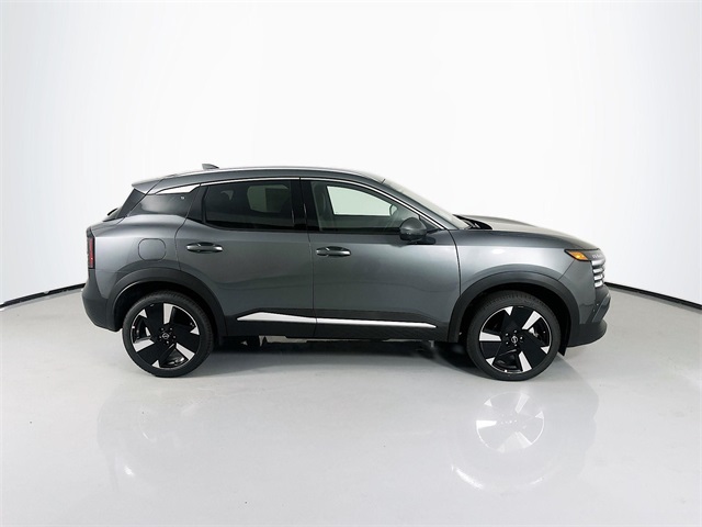 2025 Nissan Kicks SR photo 9