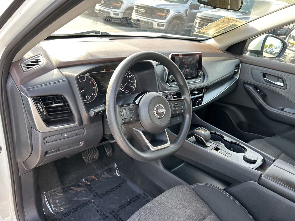 2023 Nissan Rogue SV photo 16