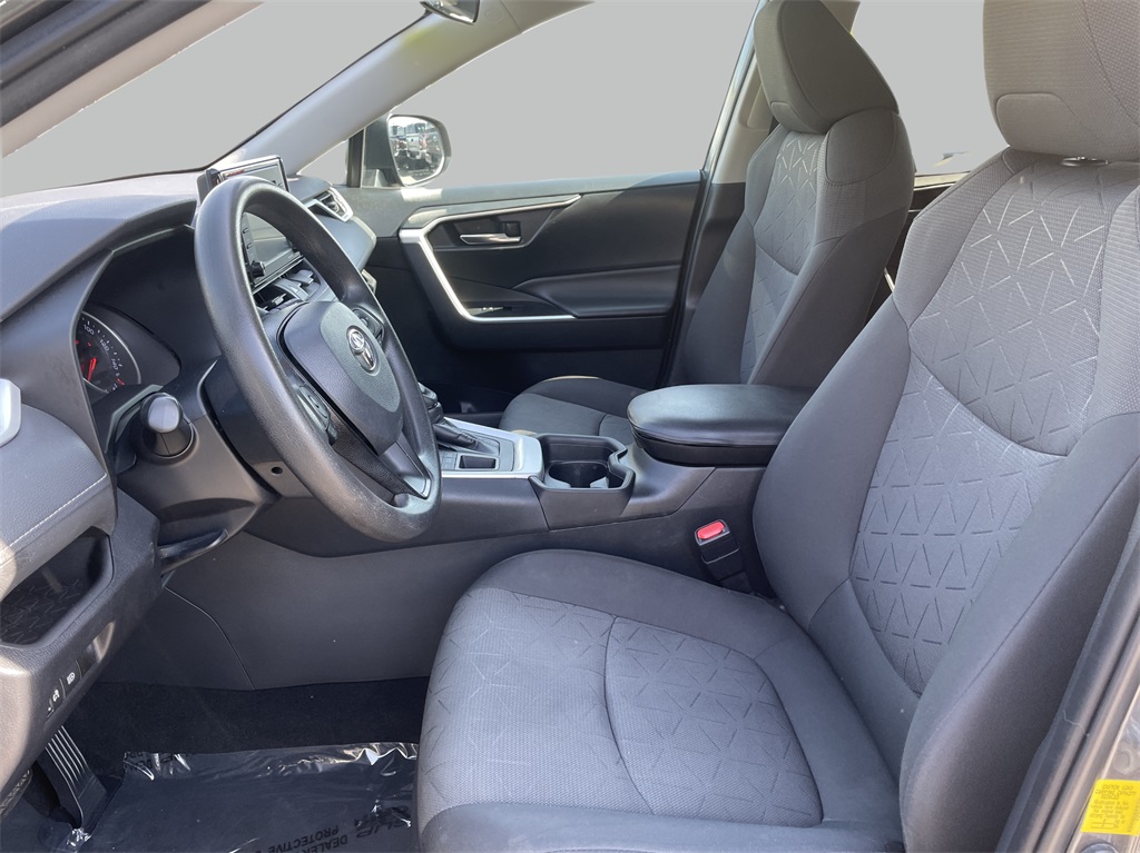 2021 Toyota RAV4 XLE photo 13