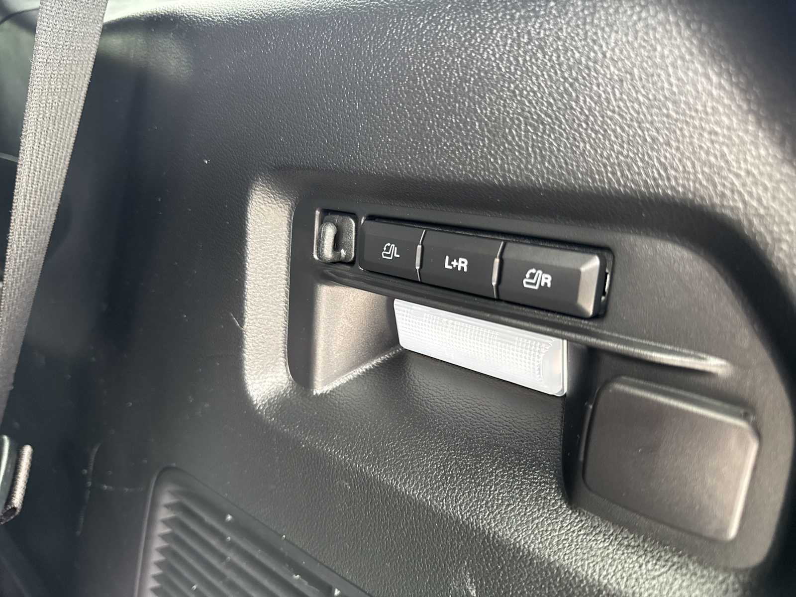 2022 Ford Explorer Platinum photo 11