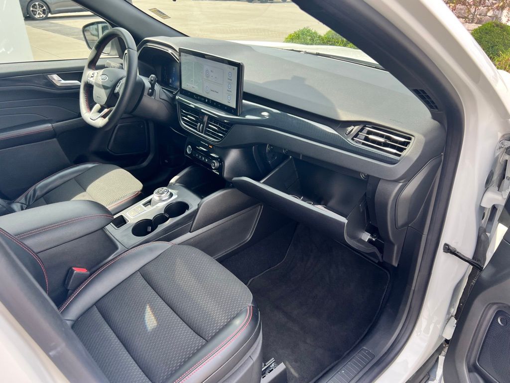 2024 Ford Escape Hybrid ST-Line Select photo 31