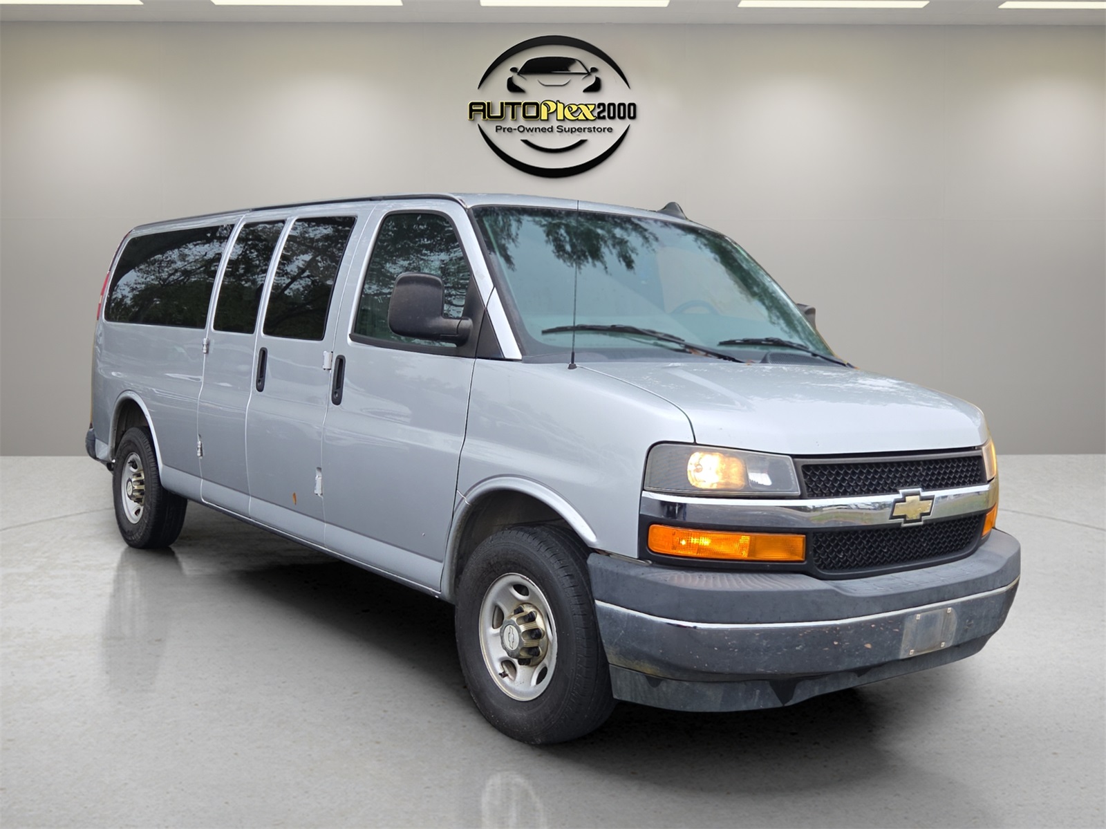 2017 Chevrolet Express Passenger LS's photo