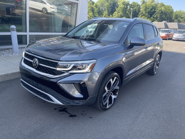 2022 Volkswagen Taos SEL photo 2