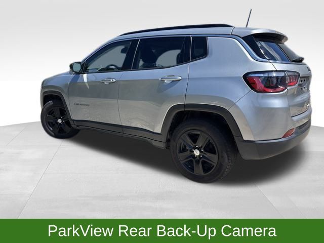 2022 Jeep Compass Latitude photo 2