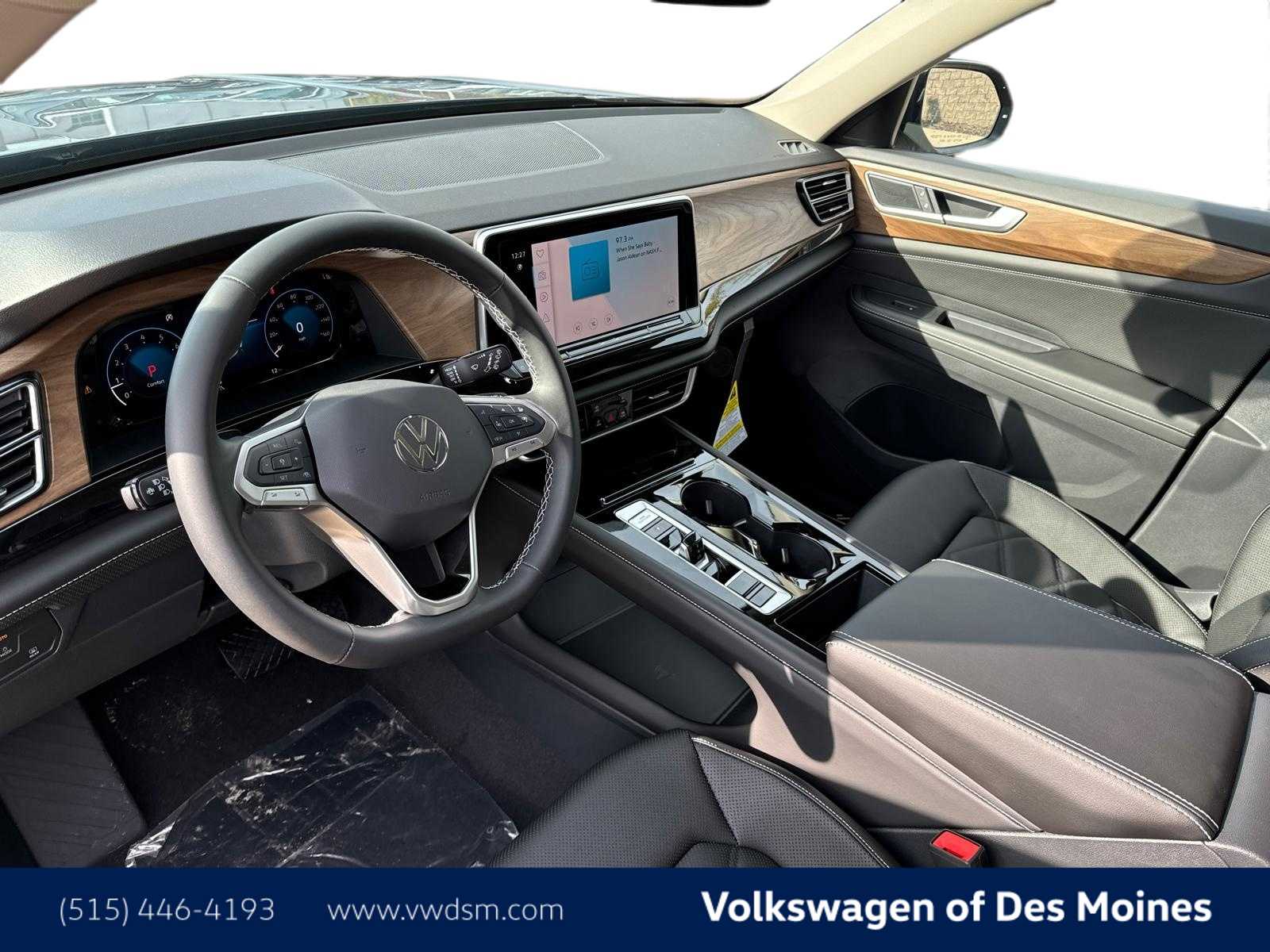 2025 Volkswagen Atlas SE Technology photo 2