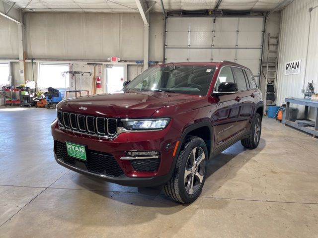 2025 Jeep Grand Cherokee Limited photo 4
