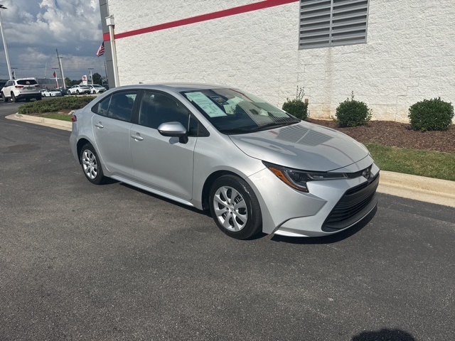 2023 Toyota Corolla LE photo 2