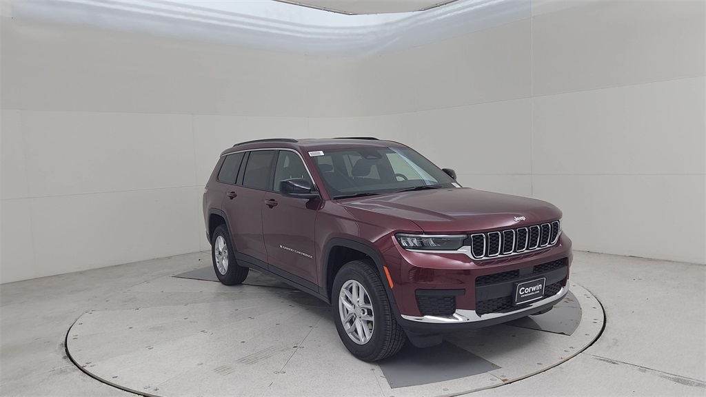2025 Jeep Grand Cherokee Laredo photo 3