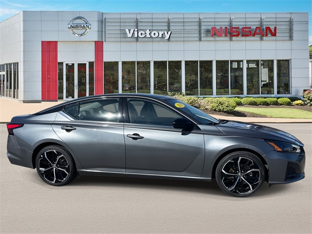 2024 Nissan Altima 2.5 SR photo 2