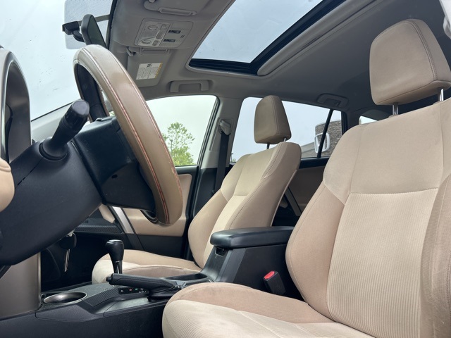 2015 Toyota RAV4 XLE photo 7