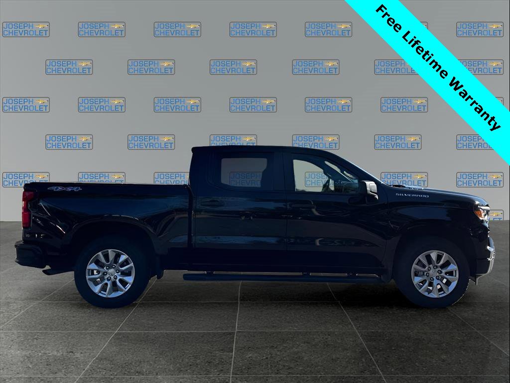 2025 Chevrolet Silverado 1500 Custom photo 4