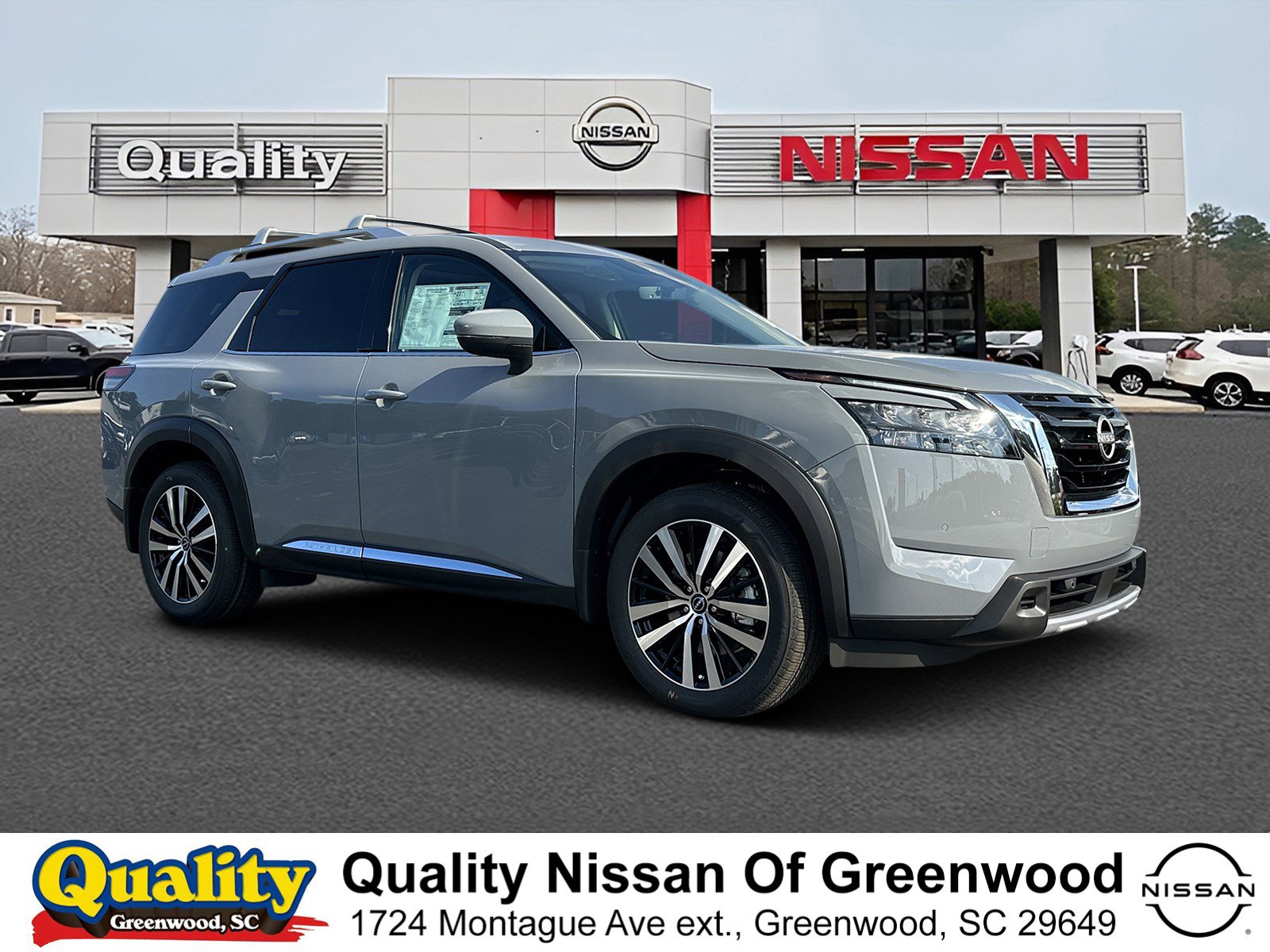 2025 Nissan Pathfinder Platinum's photo