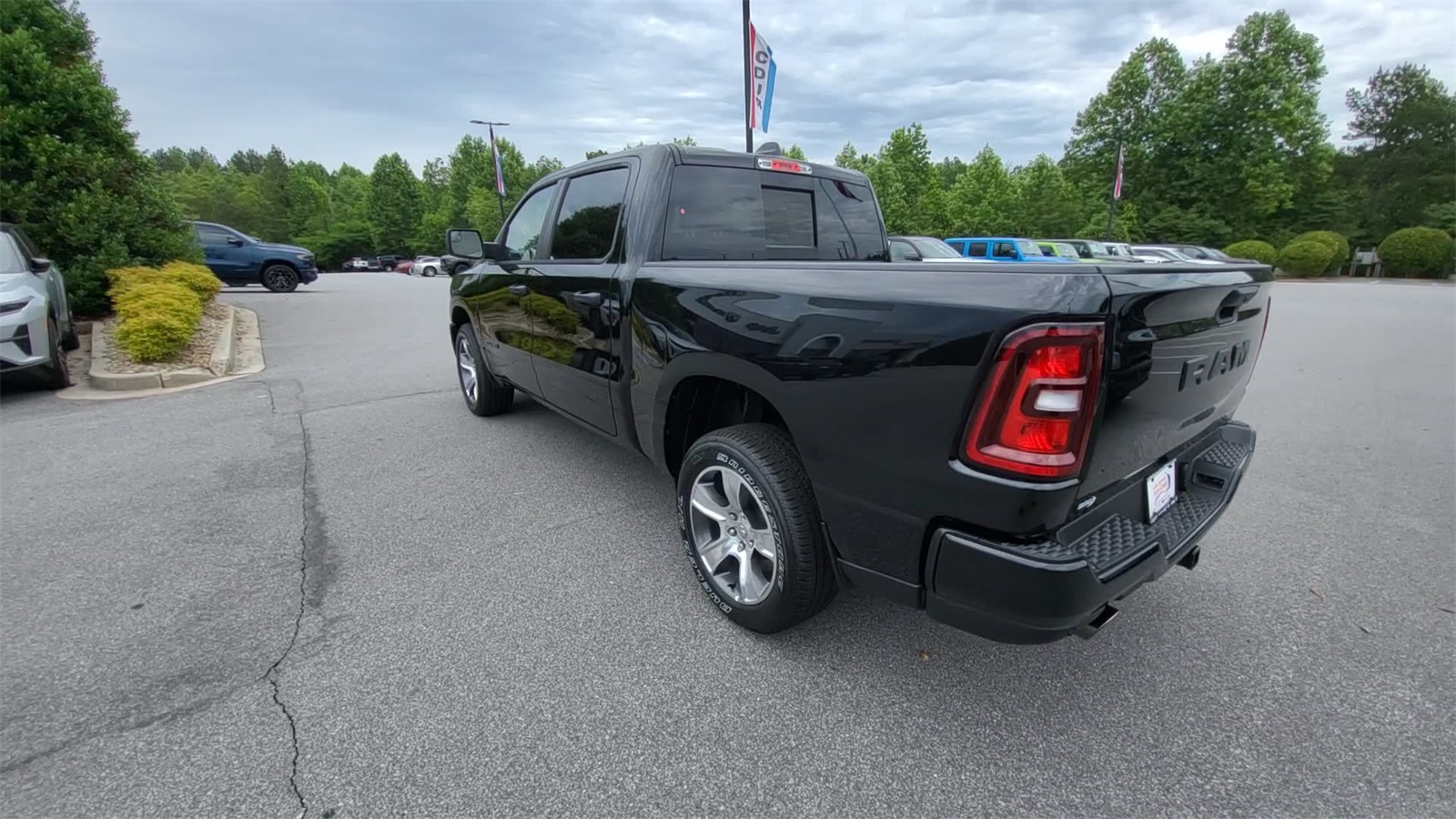 2025 Ram 1500 Tradesman photo 3